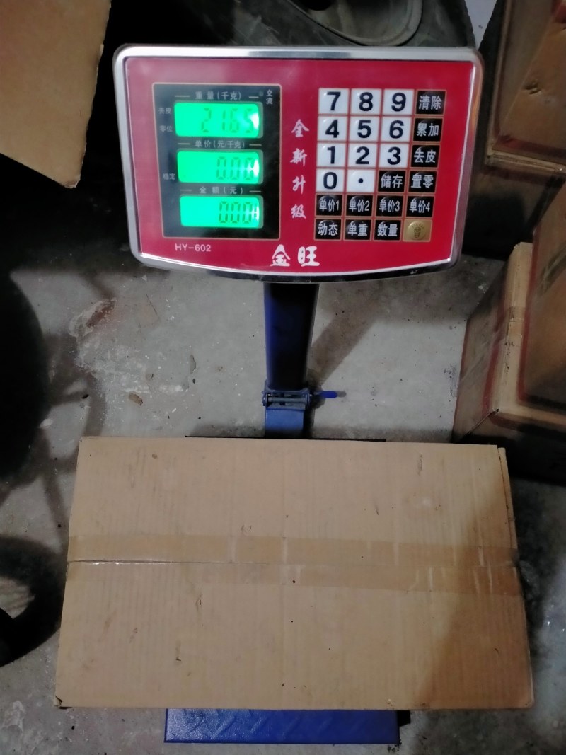 纯栗木炭:人工烧制、无烟、耐烧。