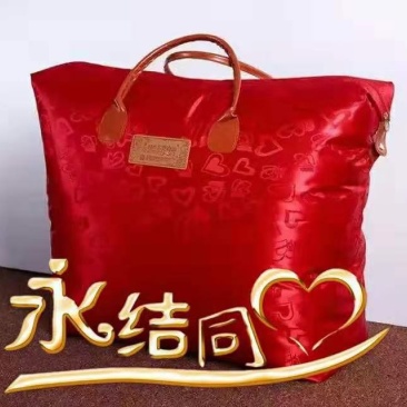 桑蚕丝自己养蚕自己加工。买的放心，行了的，欢迎老联系我。