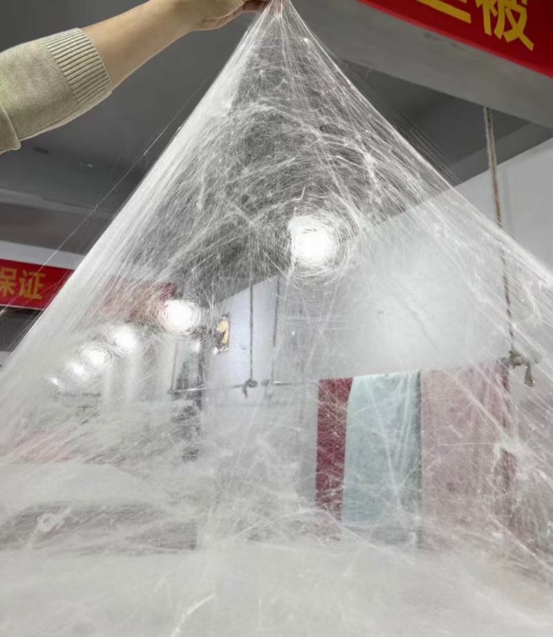桑蚕丝自己养蚕自己加工。买的放心，行了的，欢迎老联系我。