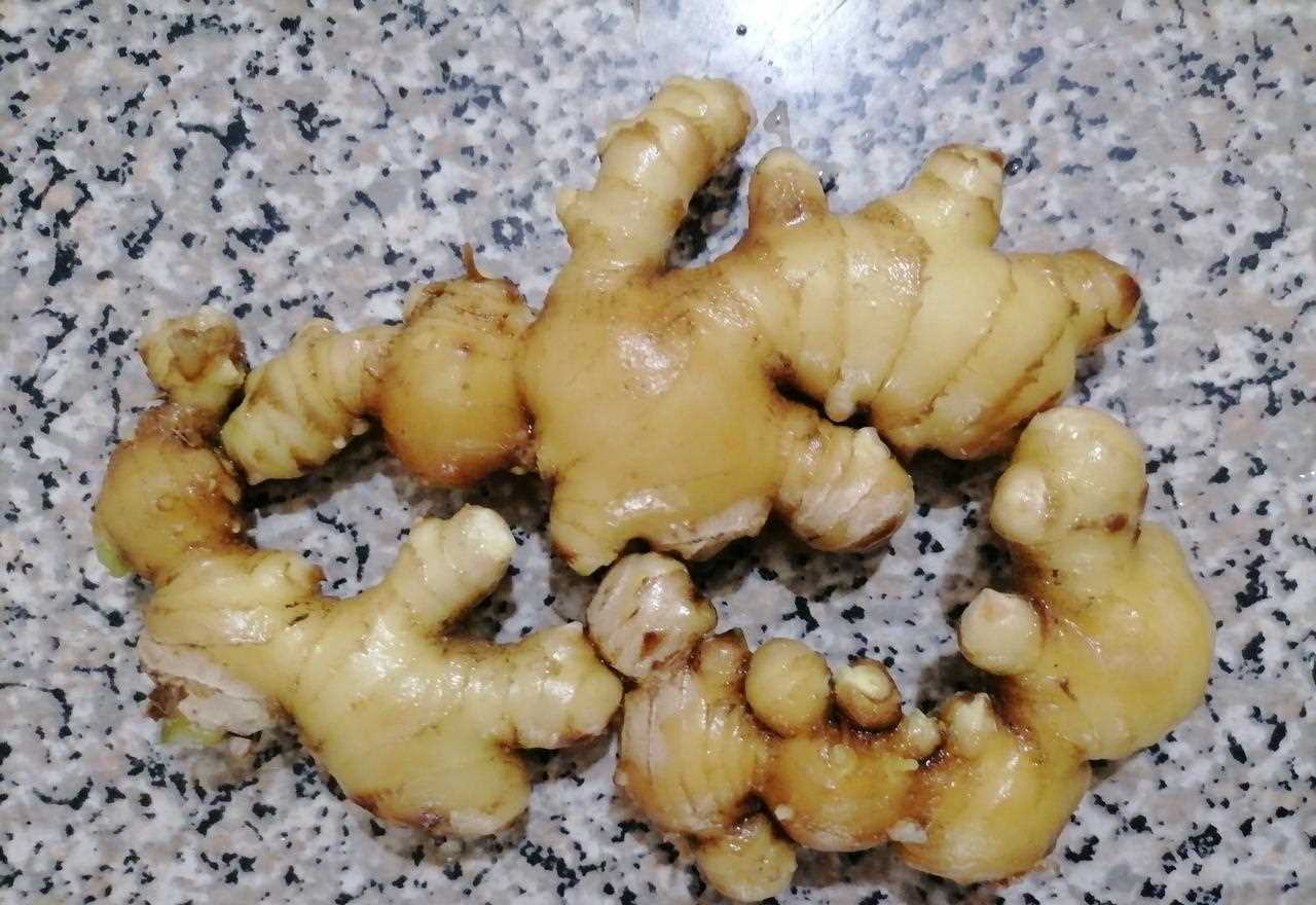 马蹄生姜煮水家庭制作场景图