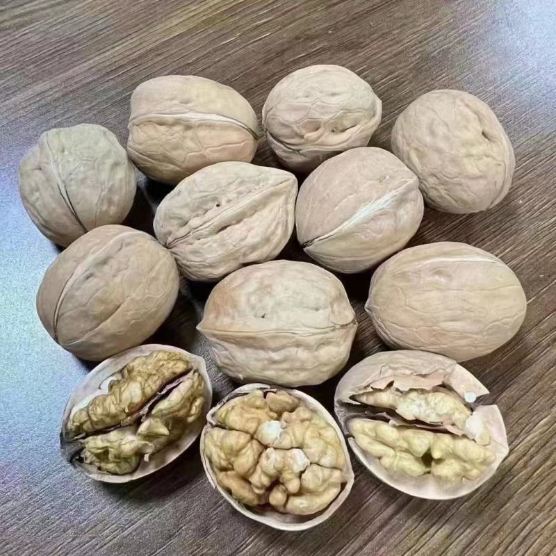 新疆阿克苏薄皮核桃中果，大果原色原味，现货供应电商货源