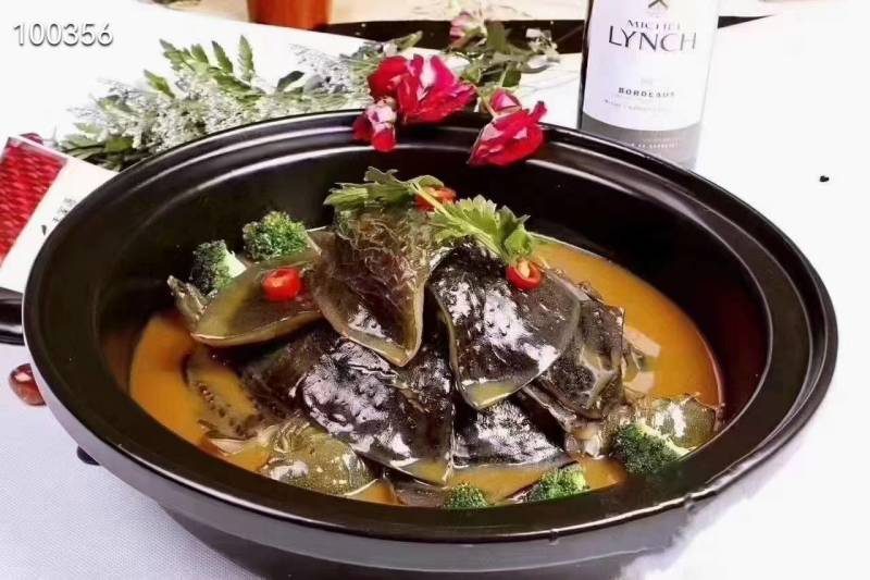 水鱼裙边，也叫甲鱼裙边，水鱼边，龟鳖边，鳖边，