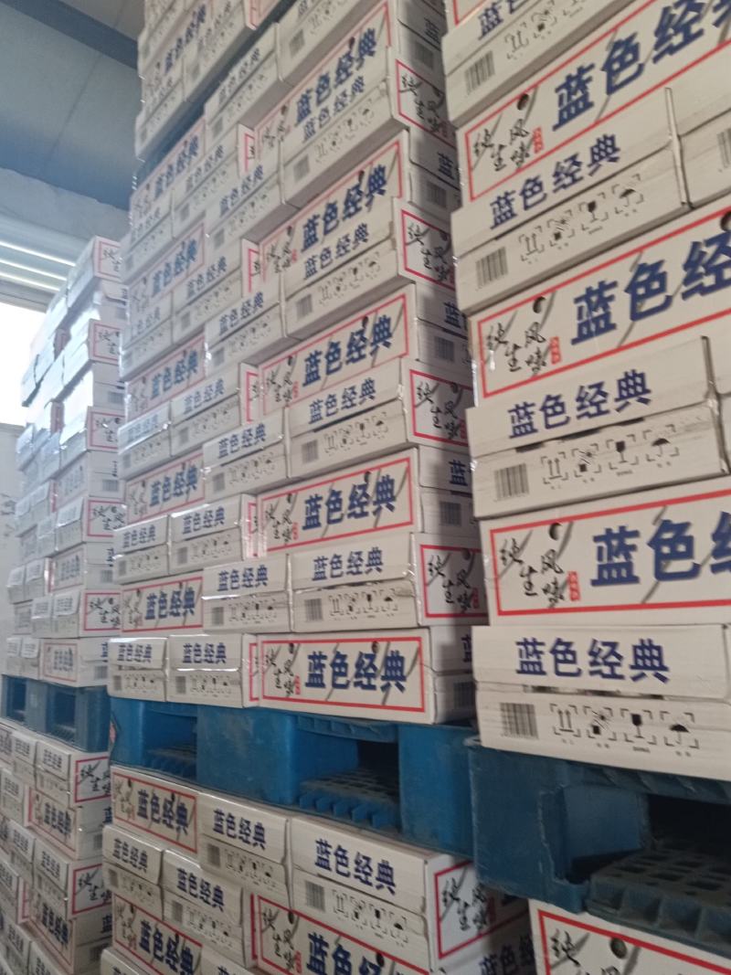蓝色精品4度，6度口感。纯生风味。
