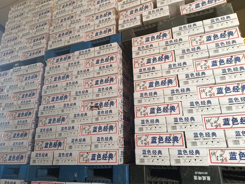 蓝色精品4度，6度口感。纯生风味。