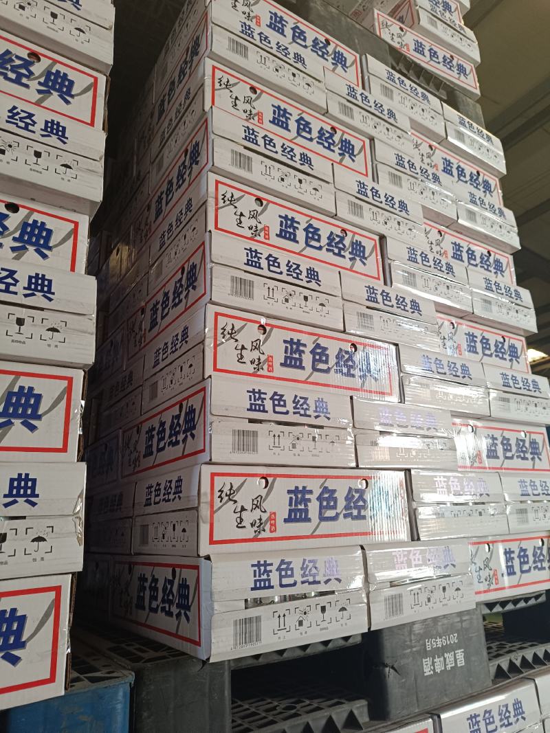 蓝色精品4度，6度口感。纯生风味。