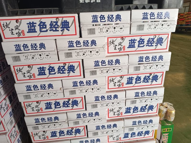 蓝色精品4度，6度口感。纯生风味。