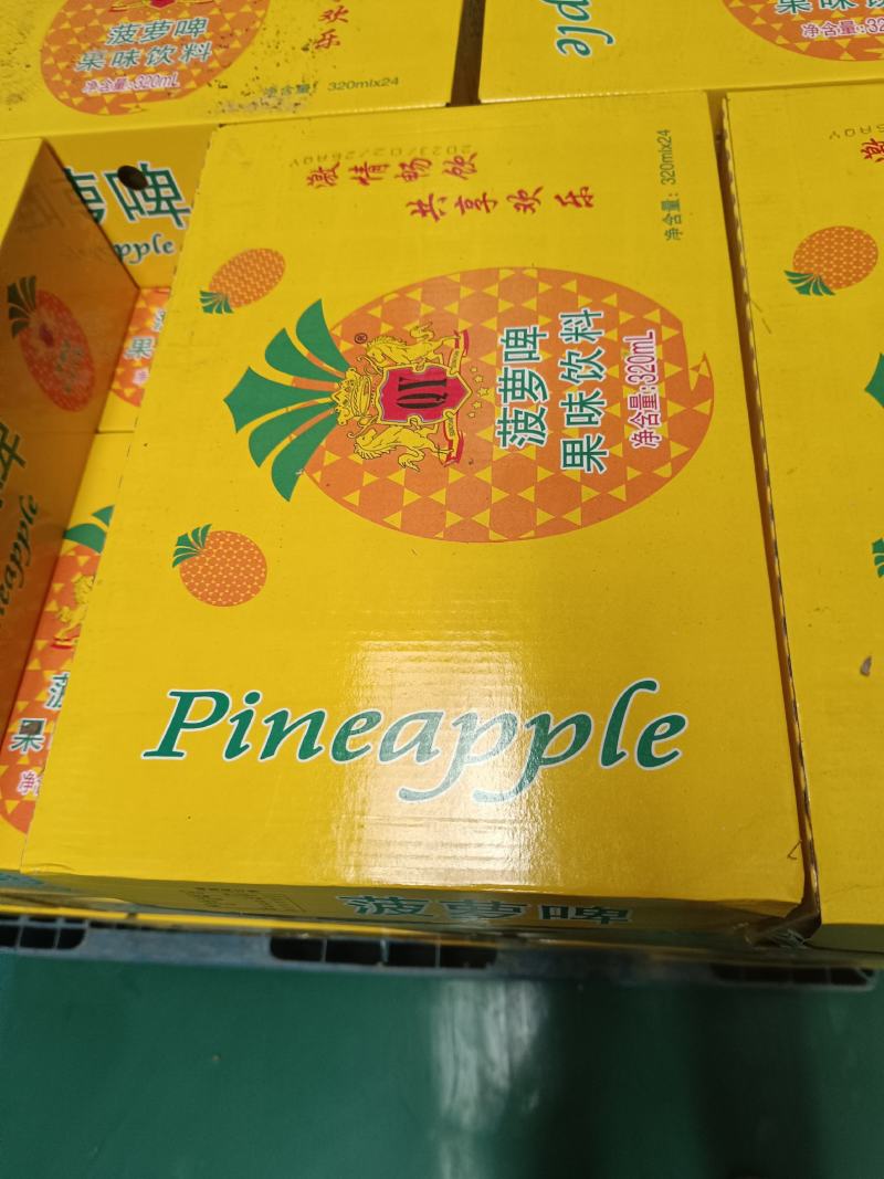 菠萝啤500ml9罐装，各种口味果啤。适度和商超，电商。