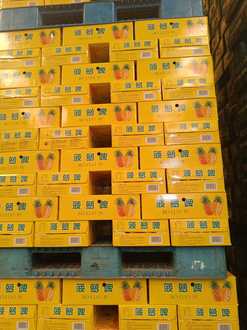 菠萝啤500ml9罐装，各种口味果啤。适度和商超，电商。