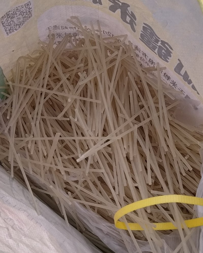 米粉碎渣（就是平常吃得炒米粉干粉碎渣可做牛羊饲料）6吨，
