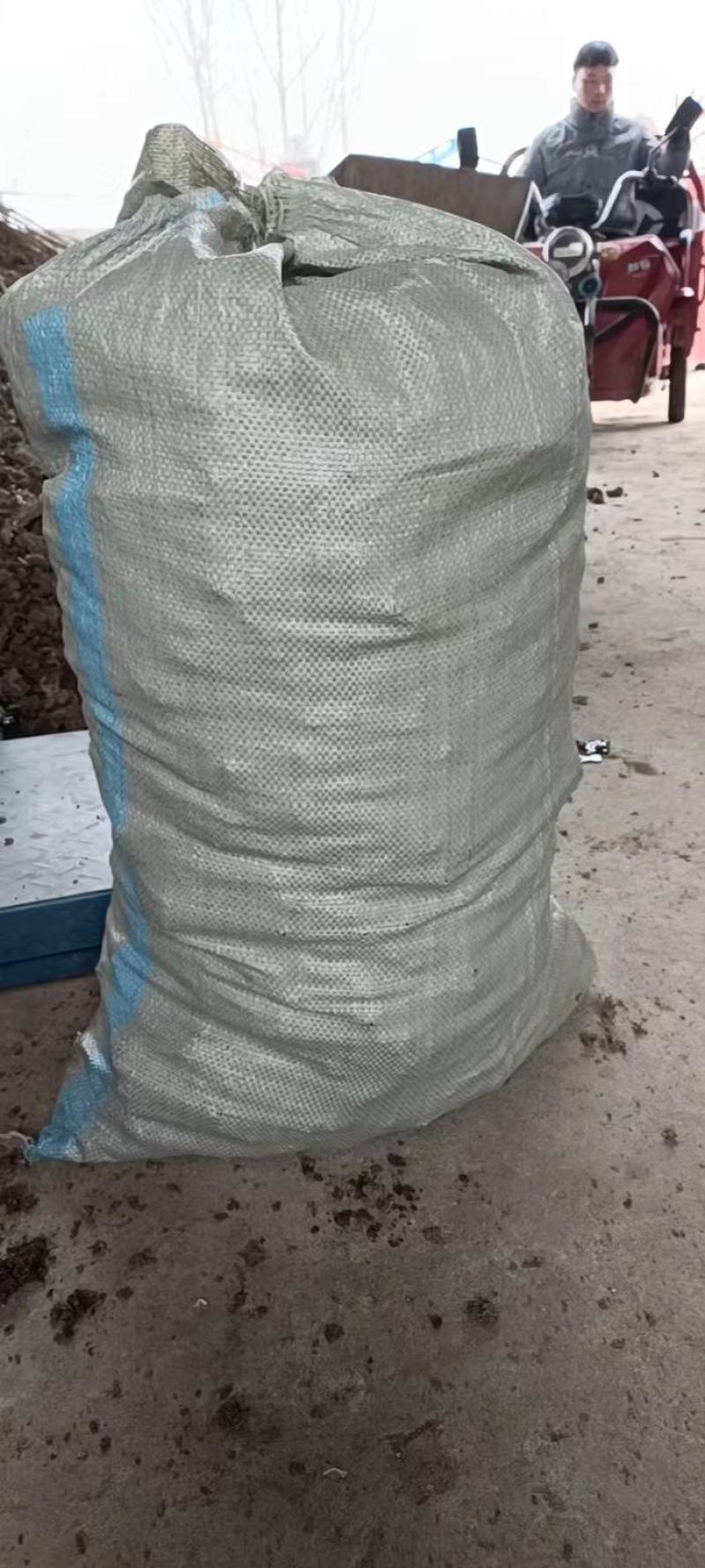 纯人工晾晒干鸡粪散装200元一吨，