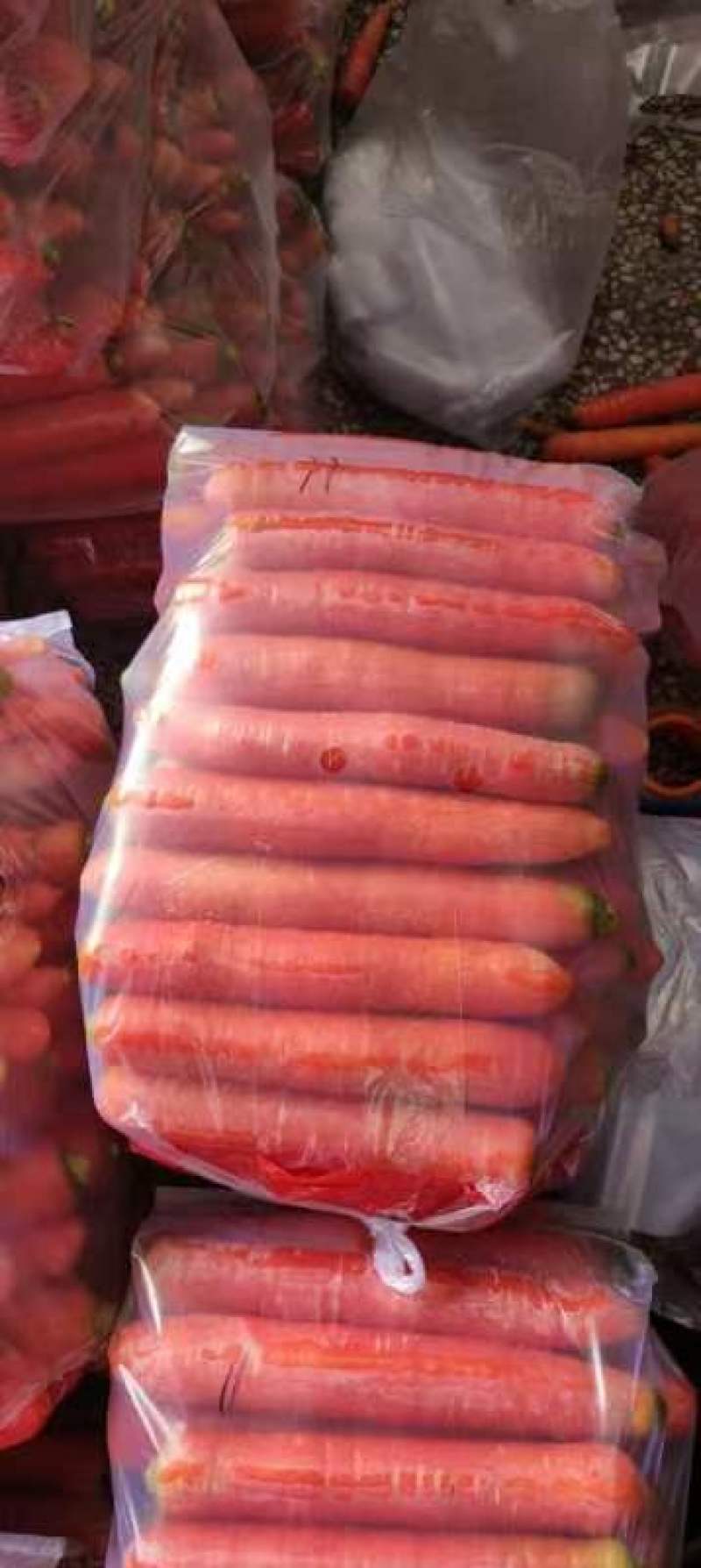 大量供应精品称杆红红萝卜，电商超市市场，货源充足欢迎订购