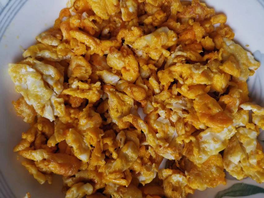 韭菜炒鸡蛋成品图