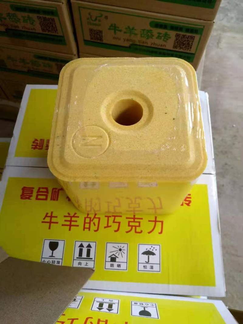 富硒舔砖牛的福音牛羊的巧克力牛羊舔砖