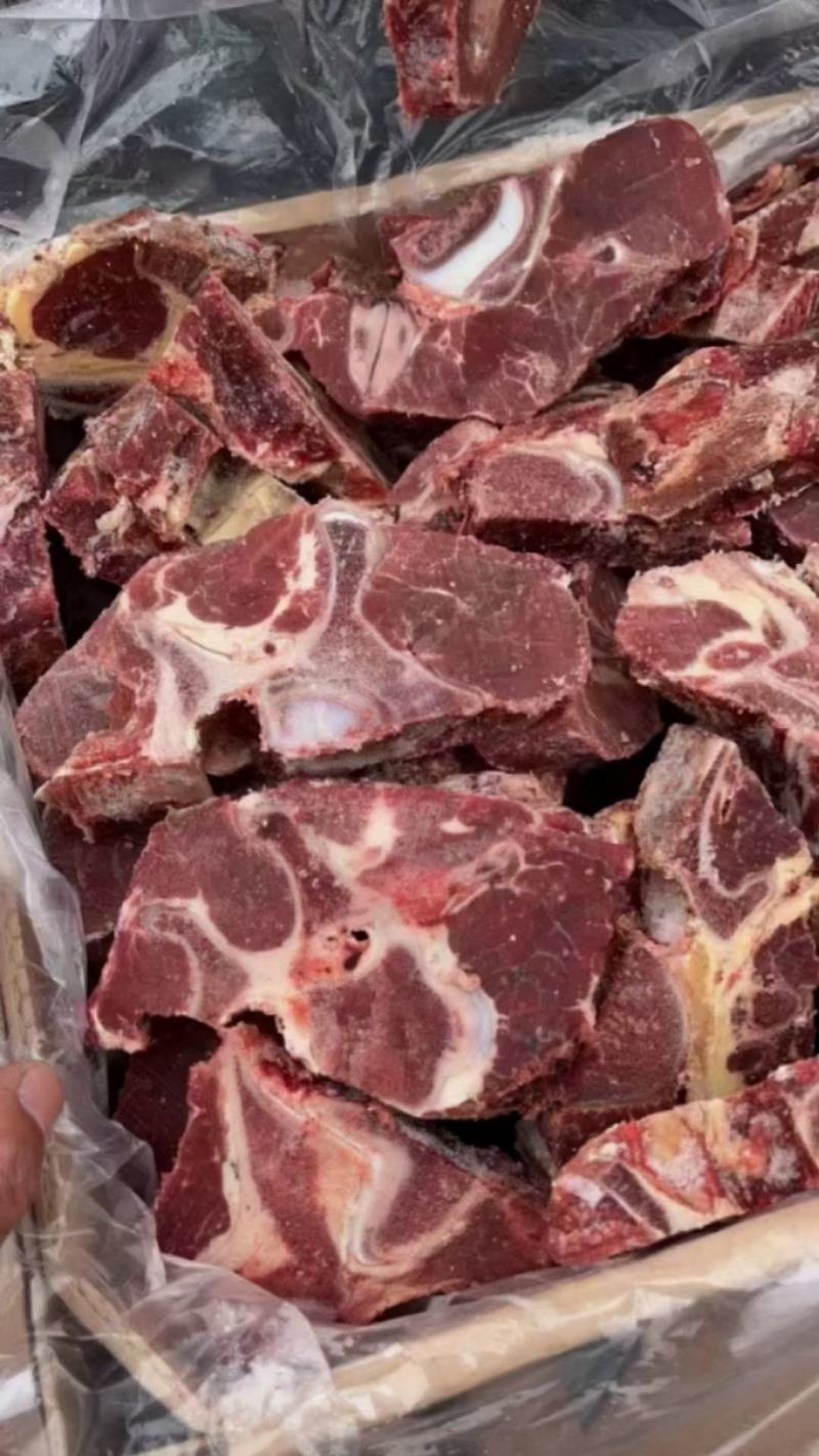 满肉牛脖骨，可切块，可做小包装，货源充足全国发货需要联系