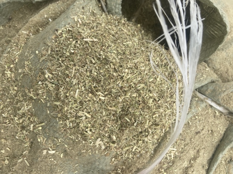 原产地花生秧，花生秧杆粉，可加工反刍动物饲料，兔饲料