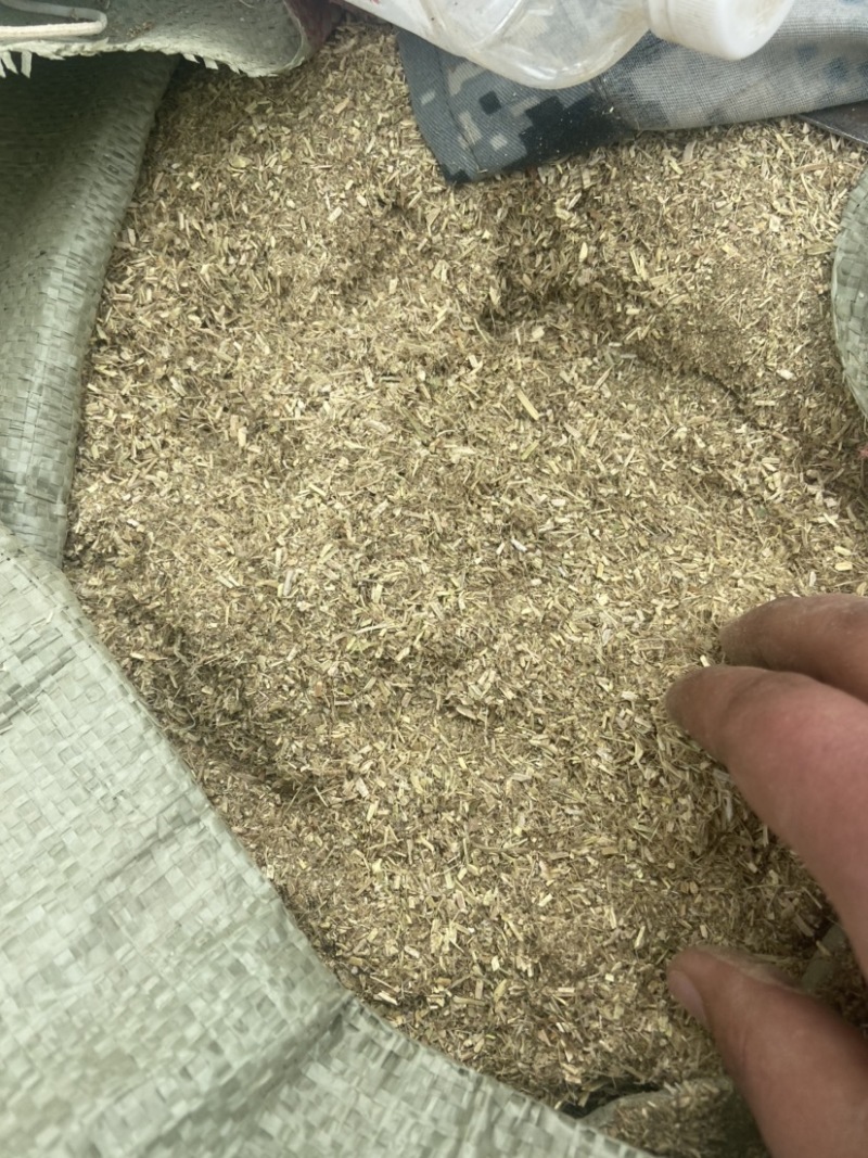 原产地花生秧，花生秧杆粉，可加工反刍动物饲料，兔饲料