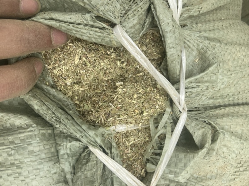 原产地花生秧，花生秧杆粉，可加工反刍动物饲料，兔饲料