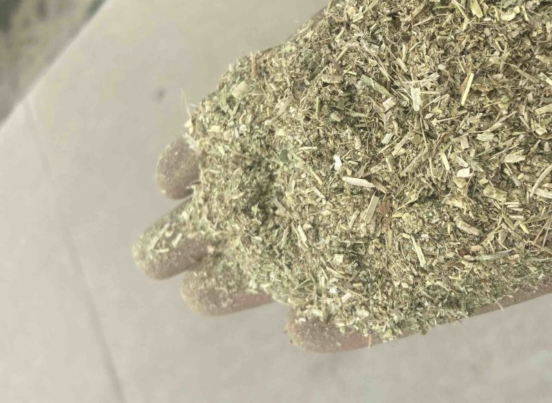 原产地花生秧，花生秧杆粉，可加工反刍动物饲料，兔饲料