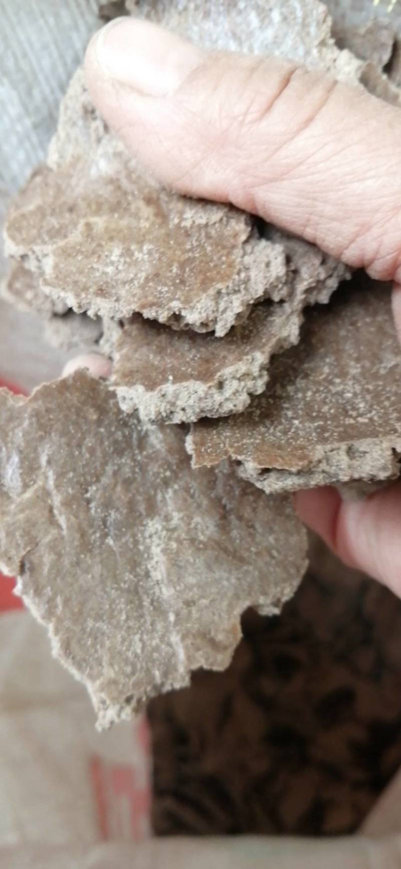 纯仁黑花生饼，蛋白高，是做花肥和有机肥的**