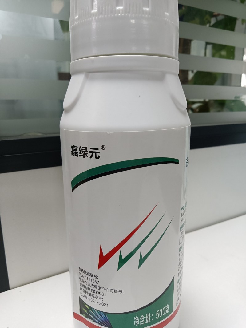 30%噻虫嗪！具有胃毒，触杀，内吸性，对蚜虫，飞虱，叶蝉
