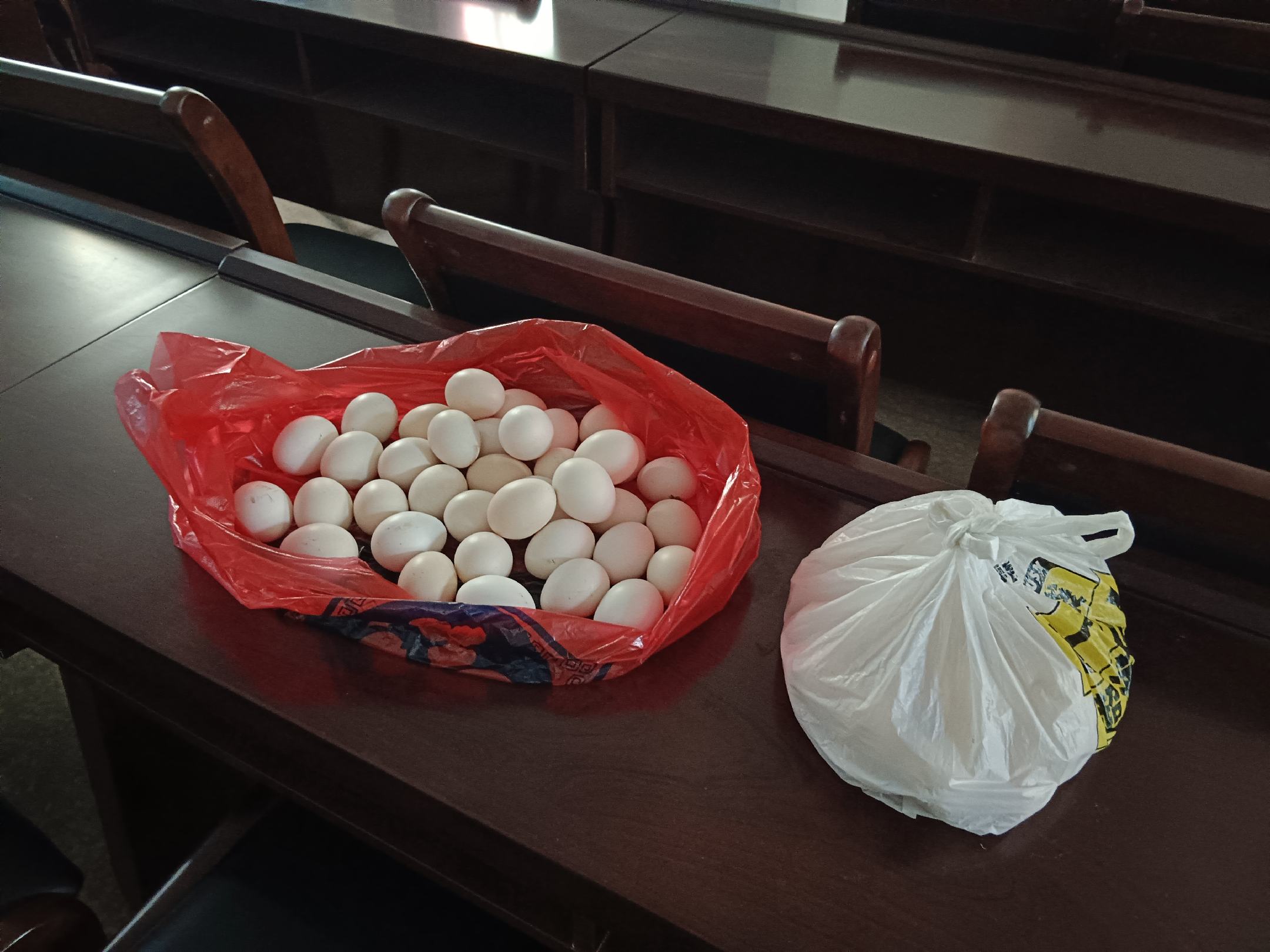 红菜苔与鸡蛋的原材料展示