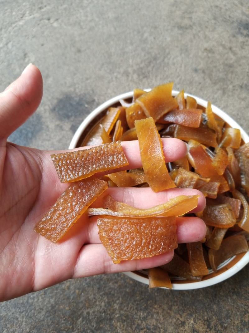 云南西双版纳傣家干牛皮，干猪皮，货源充足，需要的老板联系