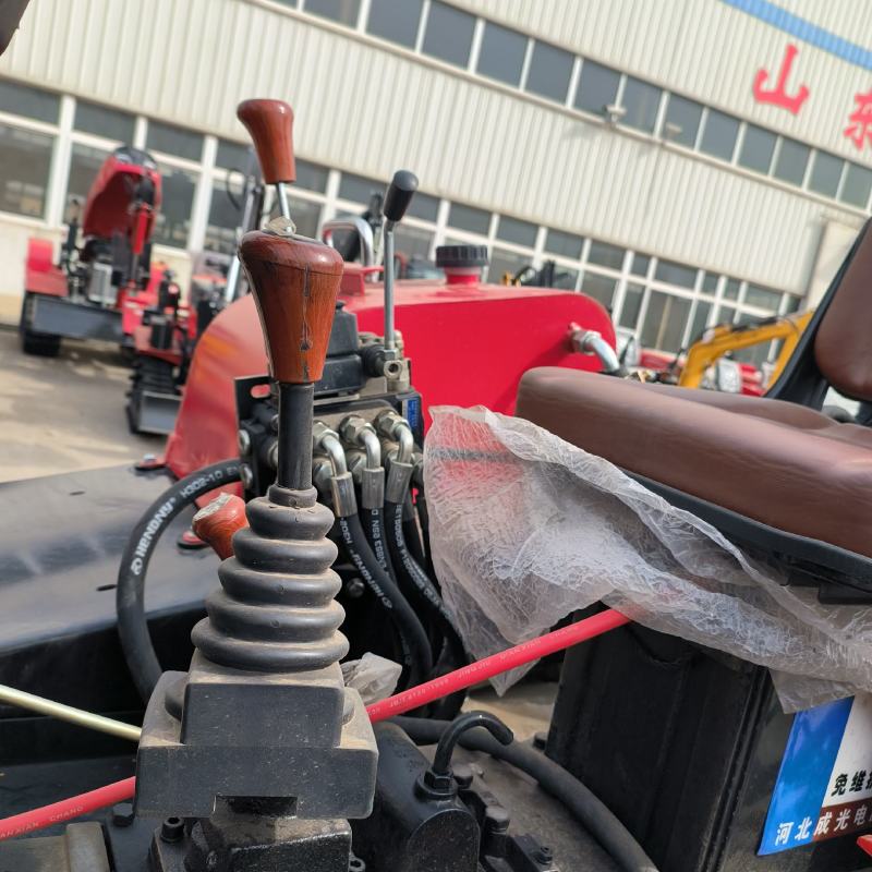 新款80马力水旱两用拖拉机加装挖机履带式旋耕机农用耕地