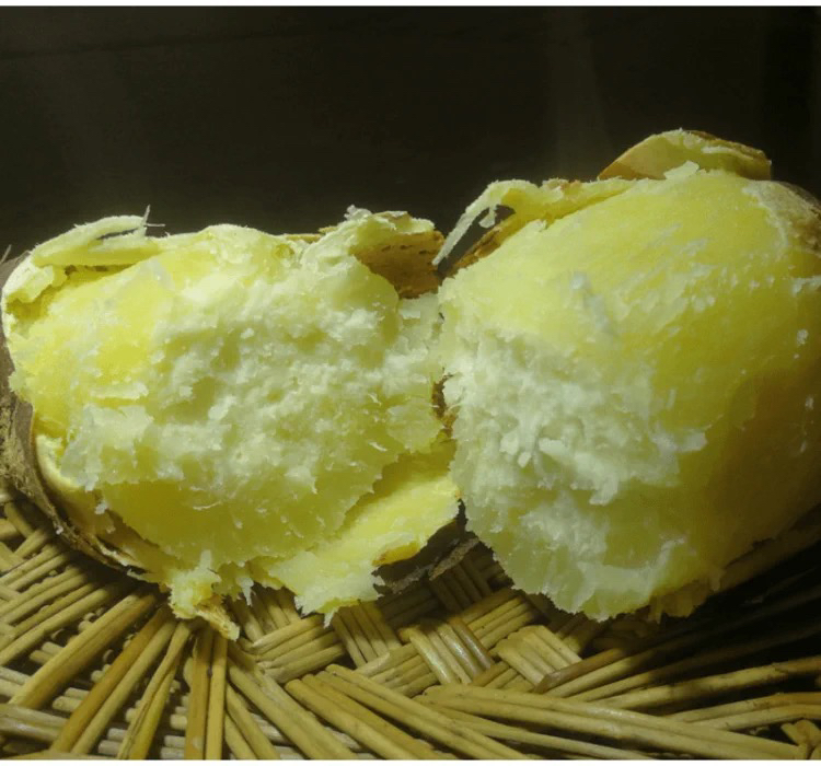 清洗红薯,准备水煮 清洗红薯