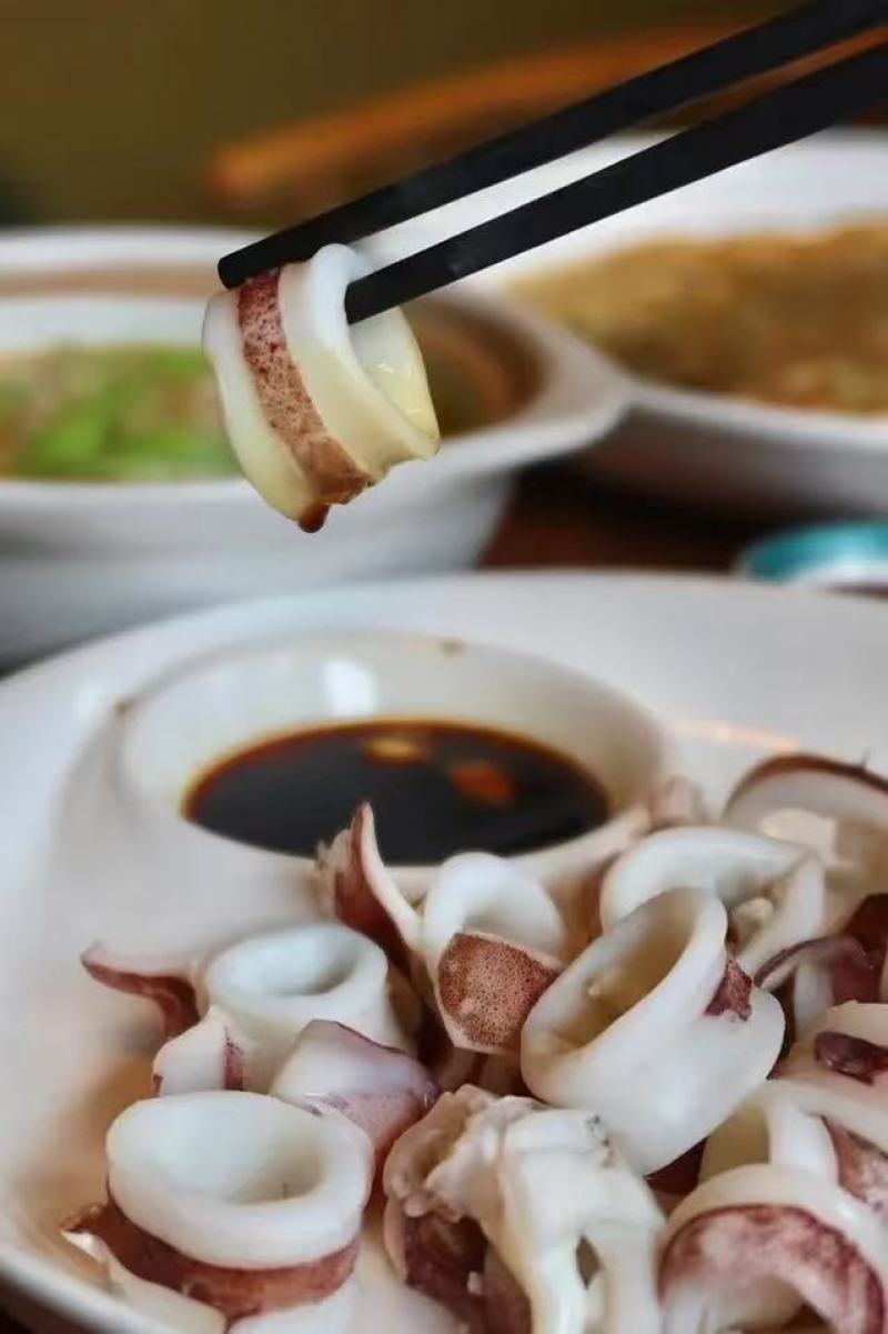 台海手钓鱿鱼(大管)，活冻鱿鱼，可刺身，小件试样十斤1件