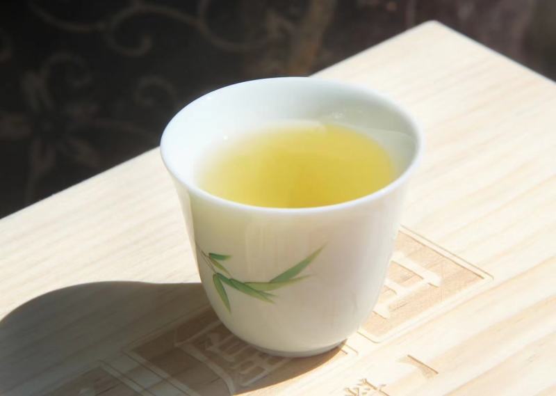 凤凰山头春生态大树茶（盒装）规格：500g/套，