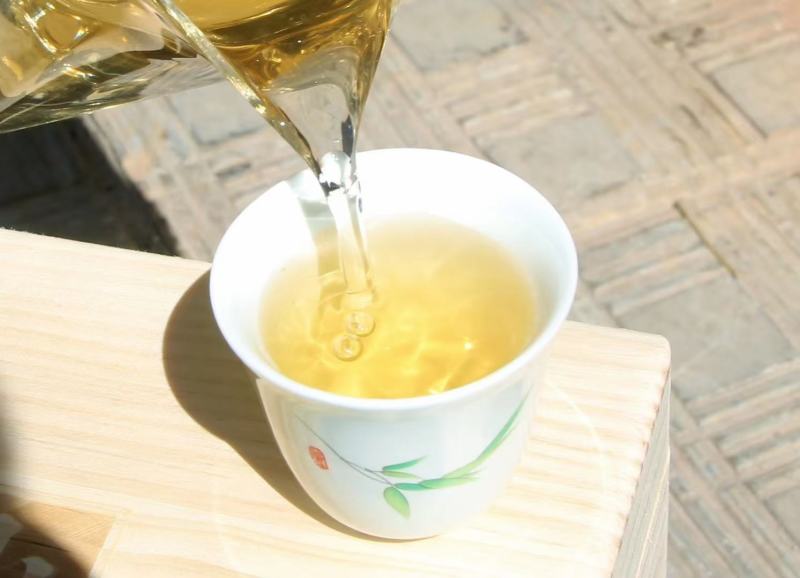 凤凰山头春生态大树茶（盒装）规格：500g/套，