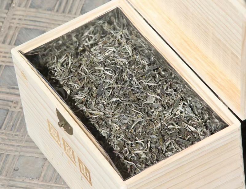 凤凰山头春生态大树茶（盒装）规格：500g/套，