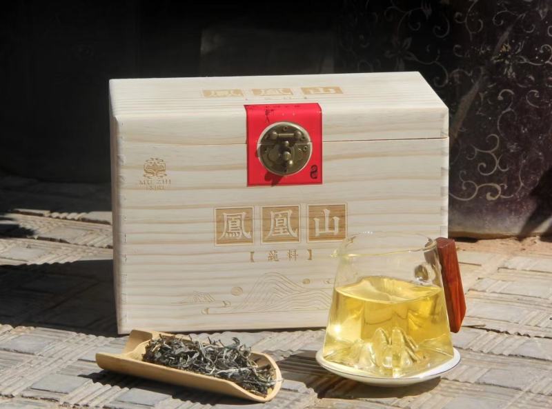 凤凰山头春生态大树茶（盒装）规格：500g/套，