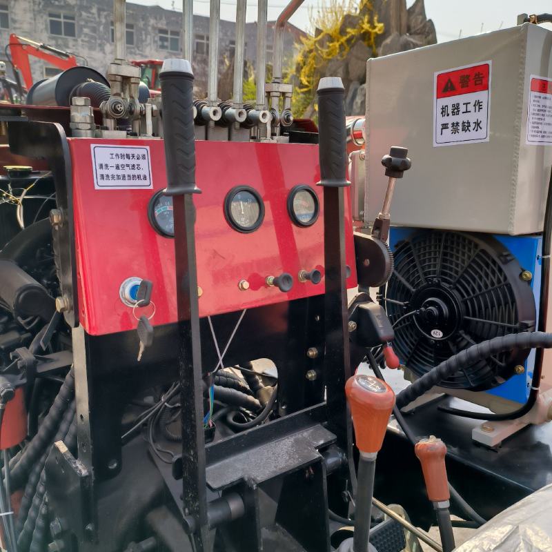裕丰新款80马力履带拖拉机带挖机推土铲一机多用水旱两用机