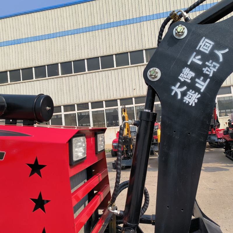 裕丰新款80马力履带拖拉机带挖机推土铲一机多用水旱两用机