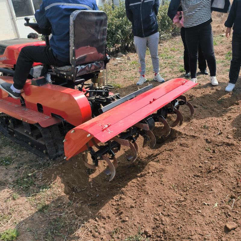小型微型田园果园大棚管理机35马力方向盘转向履带旋耕机