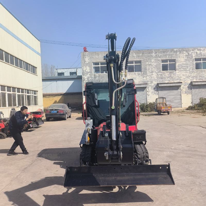 多功能履带挖掘机履带拖拉机多功能耕地机
