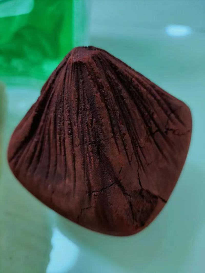 血竭，产地马来西亚，含量高达1.5质地细腻，价格美丽