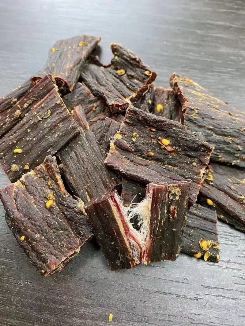 纯牛肉风干肉，五香味麻辣味，一小袋10斤装，一件50斤