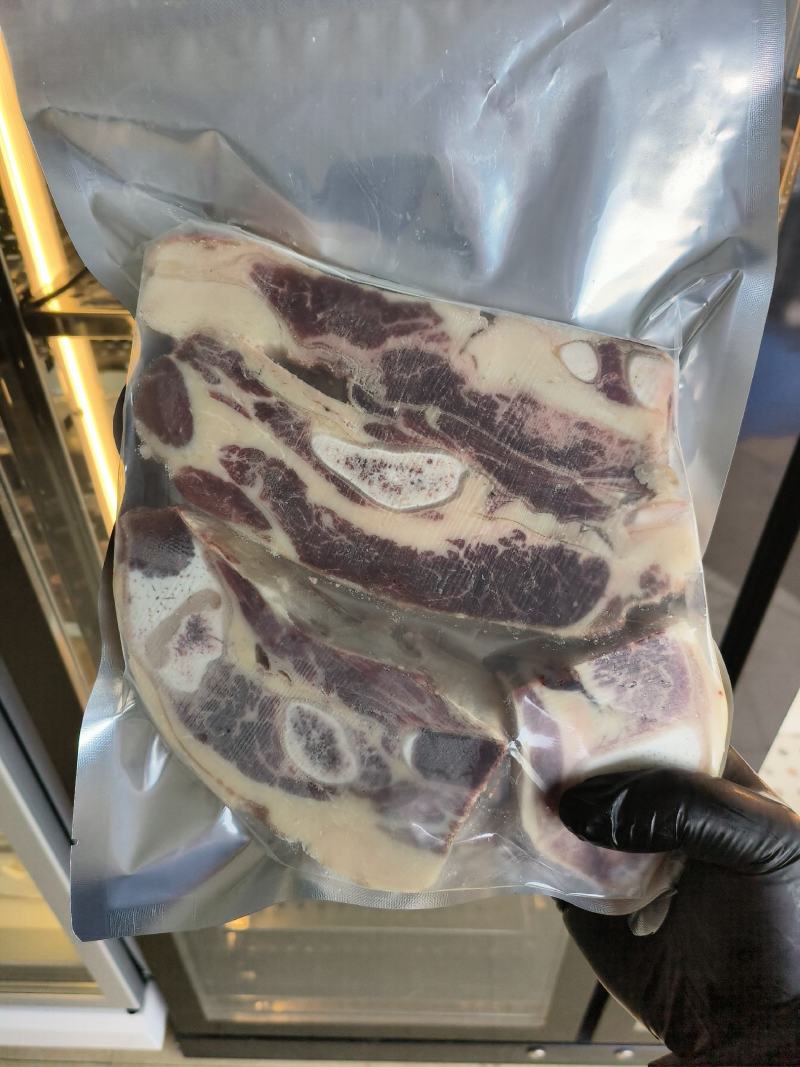 牛腩肉带骨牛腩肉带骨牛腹肉冷冻鲜牛肉小包装