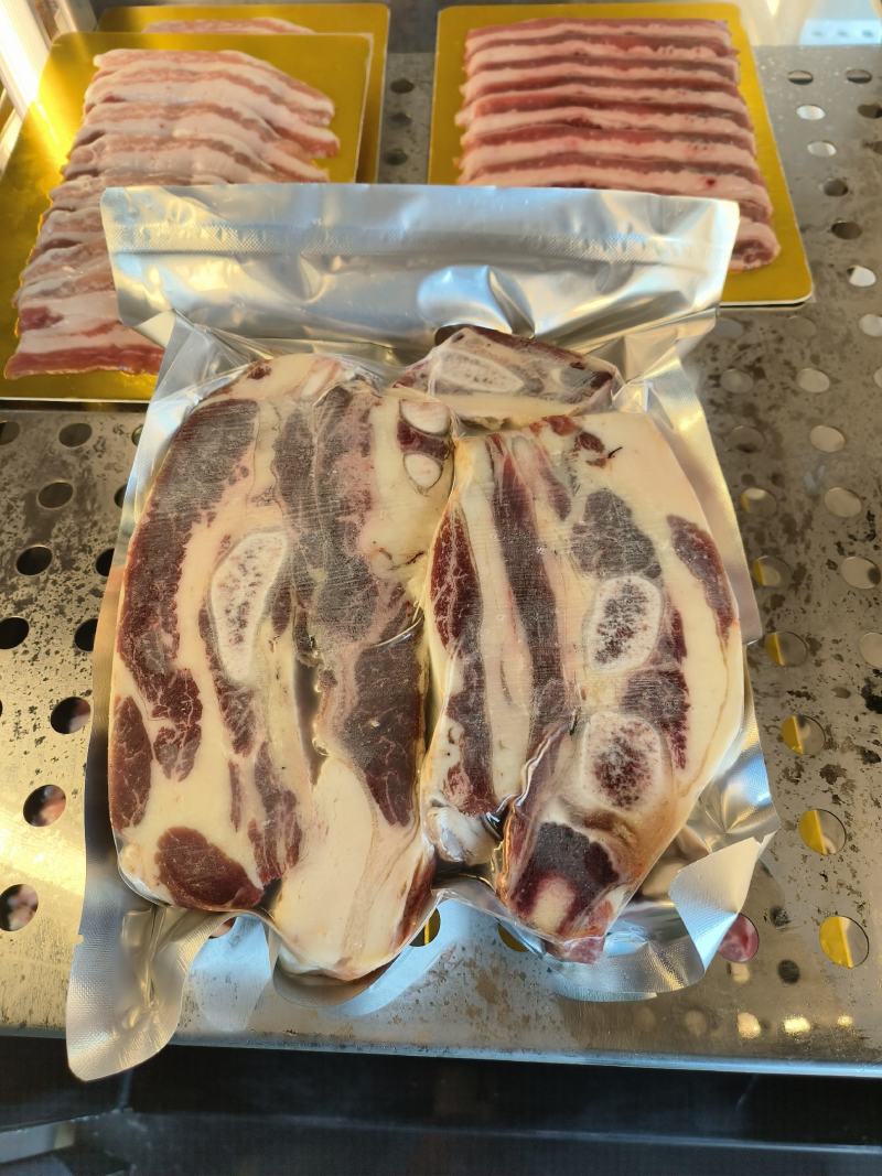 牛腩肉带骨牛腩肉带骨牛腹肉冷冻鲜牛肉小包装