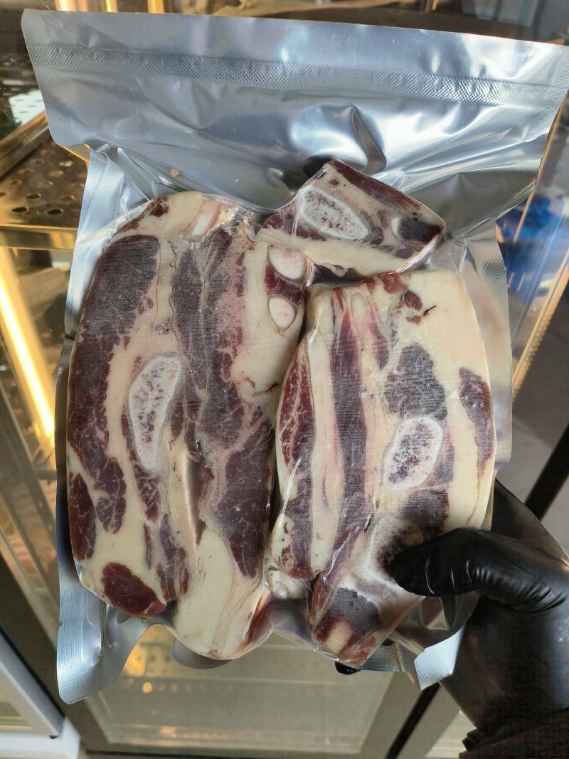 牛腩肉带骨牛腩肉带骨牛腹肉冷冻鲜牛肉小包装