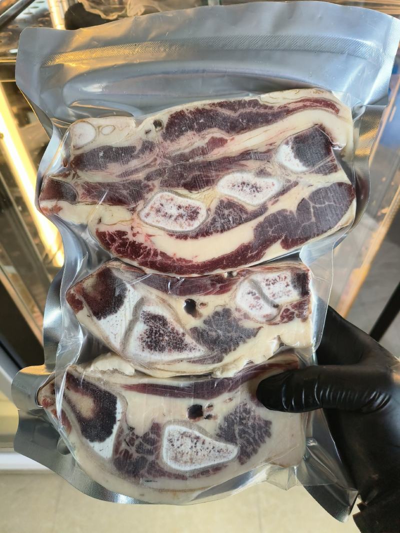 牛腩肉带骨牛腩肉带骨牛腹肉冷冻鲜牛肉小包装