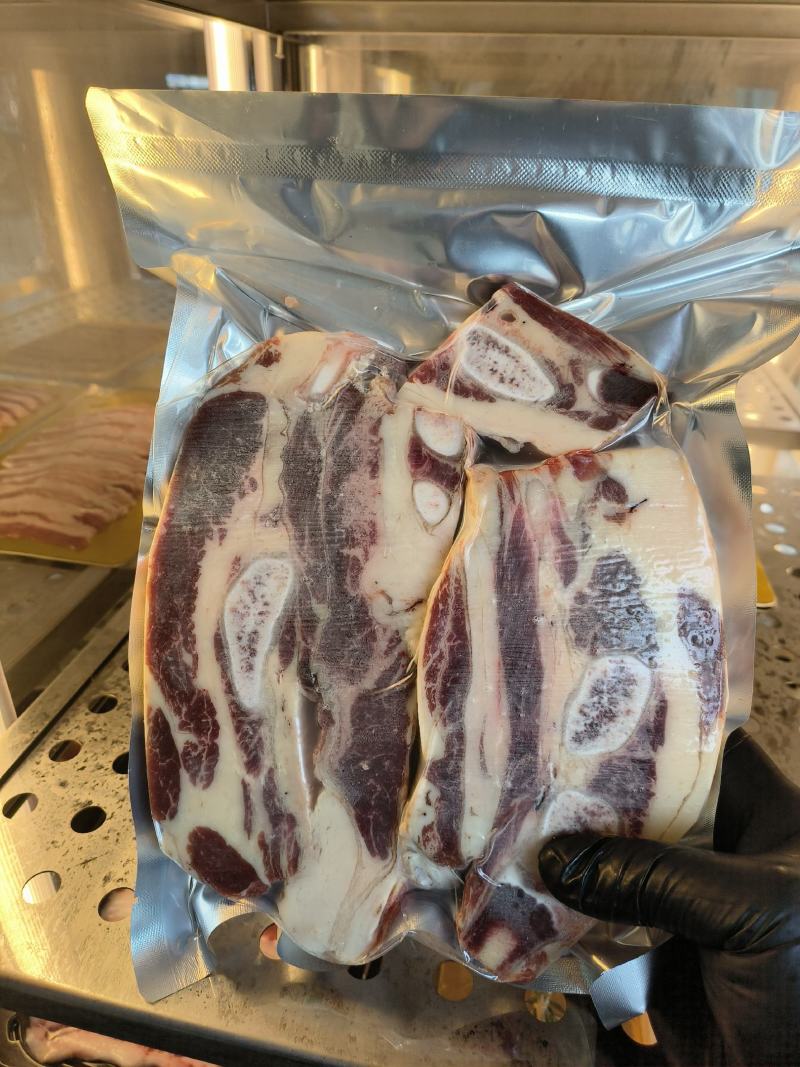 牛腩肉带骨牛腩肉带骨牛腹肉冷冻鲜牛肉小包装