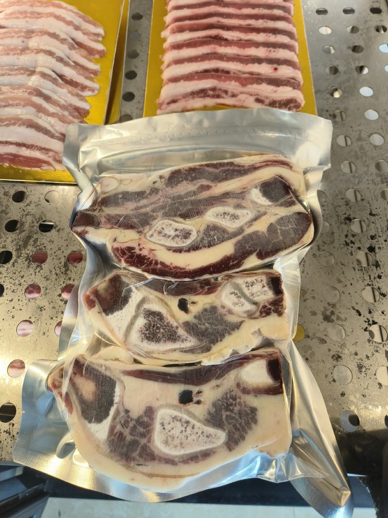 牛腩肉带骨牛腩肉带骨牛腹肉冷冻鲜牛肉小包装