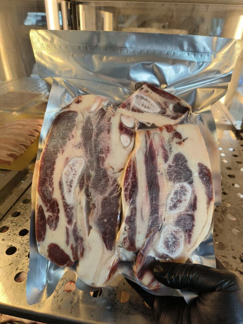 牛腩肉带骨牛腩肉带骨牛腹肉冷冻鲜牛肉小包装
