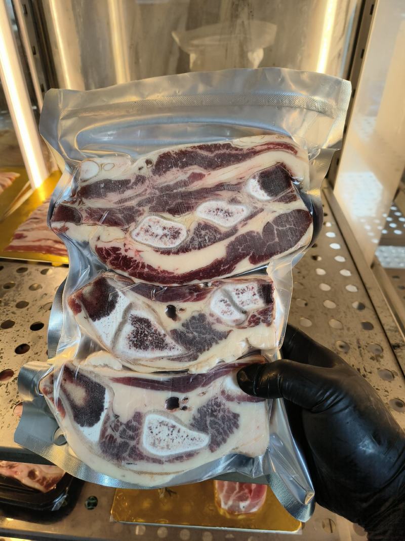 牛腩肉带骨牛腩肉带骨牛腹肉冷冻鲜牛肉小包装