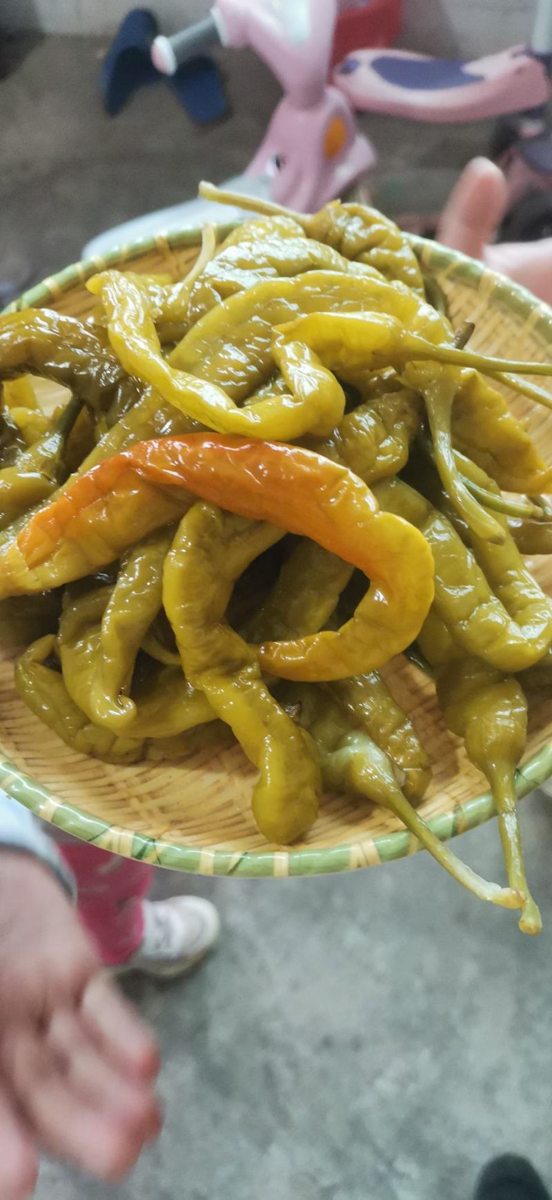 【泡菜】酸辣椒，泡辣椒买10吨送1吨，另外奖励3到5千元