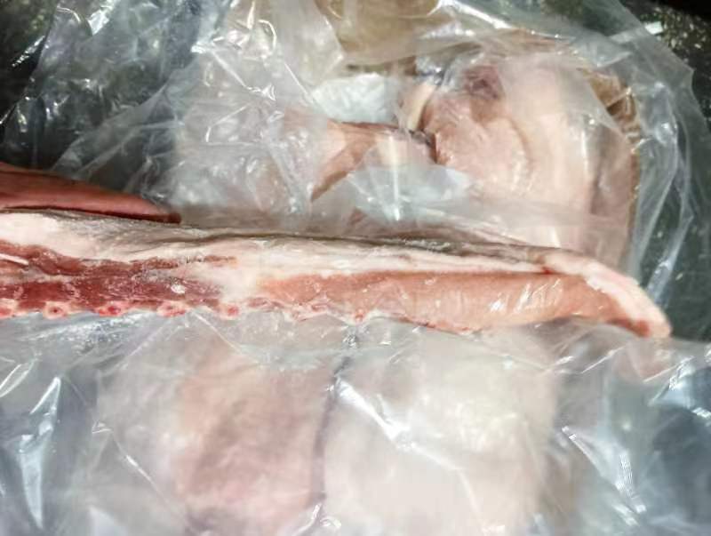 毛肋排，我们是厂家直销，一手货源，所有商品齐全，日期近。