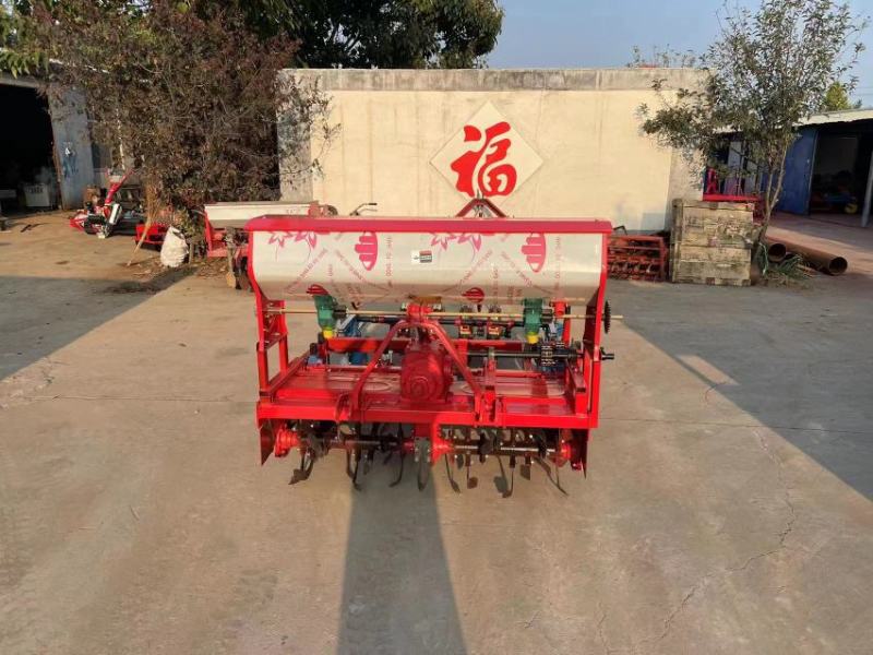 膜上种多功能播种机施肥播种一体机蚕豆油菜播种机